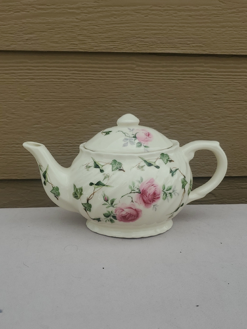 Crownford Giftware Corp Cream Ceramic Teapot with Roses/Green Leaf